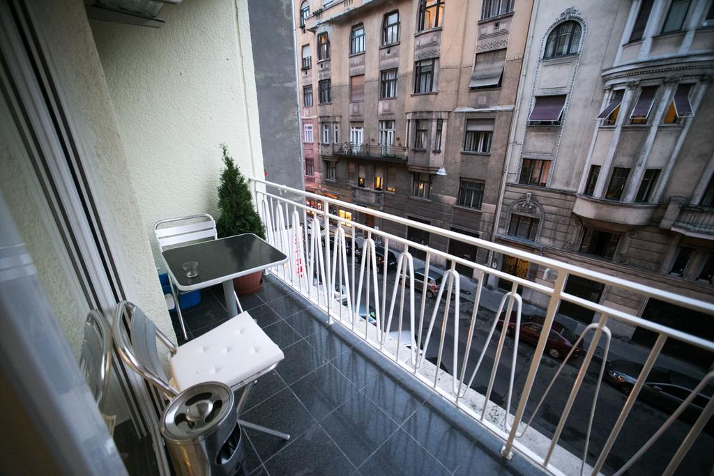 Appartement Downtown With Balcony & Optional Garage & Restaurant In The Building Budapest