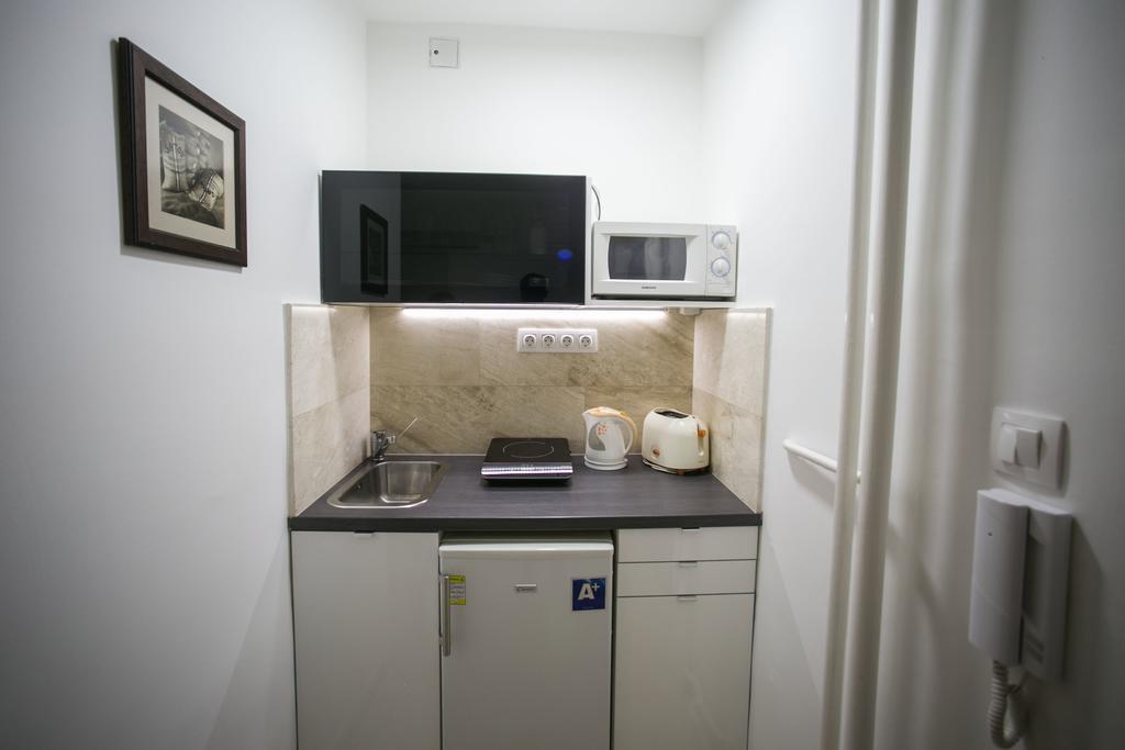 Appartement Downtown With Balcony & Optional Garage & Restaurant In The Building