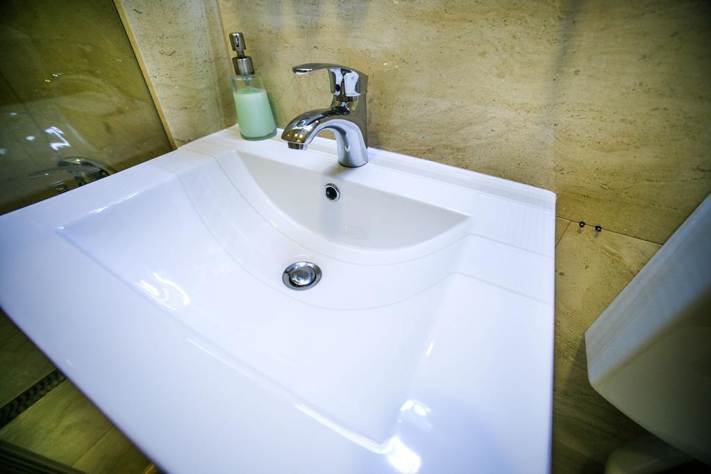 Appartement Downtown With Balcony & Optional Garage & Restaurant In The Building Budapest