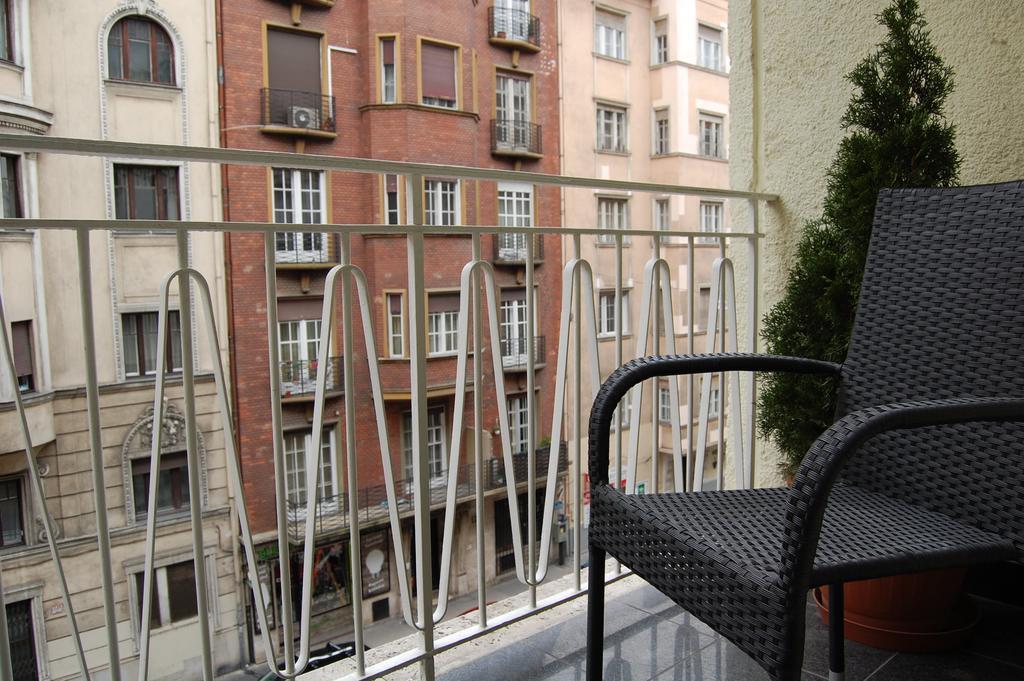 Appartement Downtown With Balcony & Optional Garage & Restaurant In The Building *