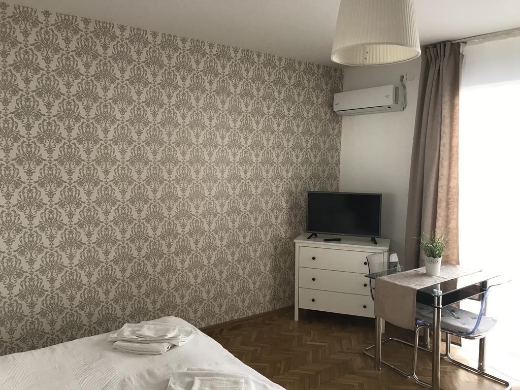 Appartement Downtown With Balcony & Optional Garage & Restaurant In The Building